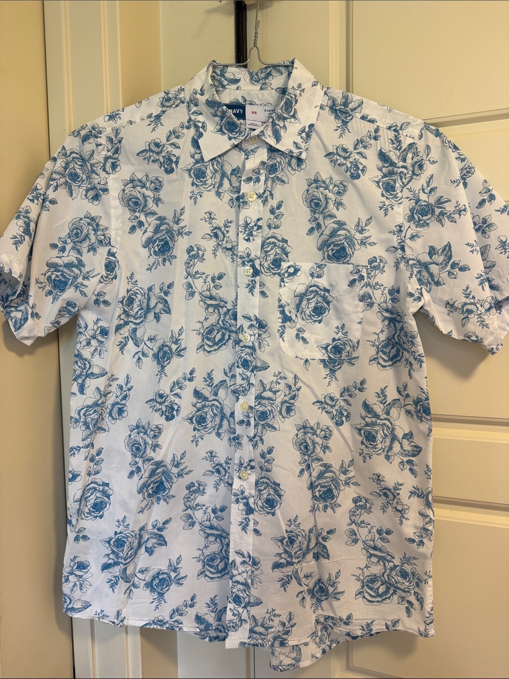 Old Navy Men's Short-Sleeve Floral Button-Up Shirt -‎ White & Blue